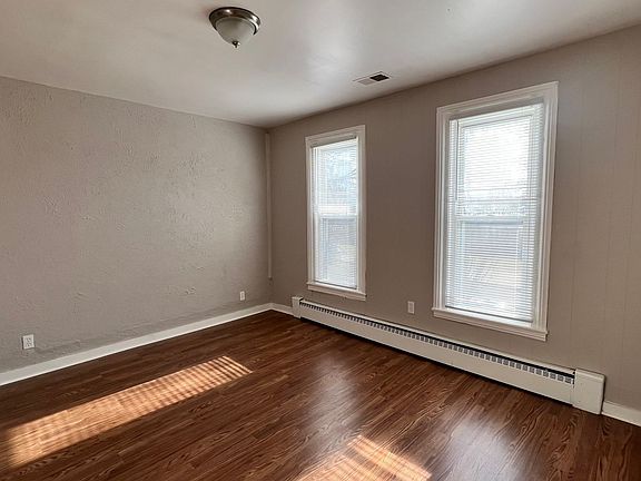 5th image of 241 Carrier St NE