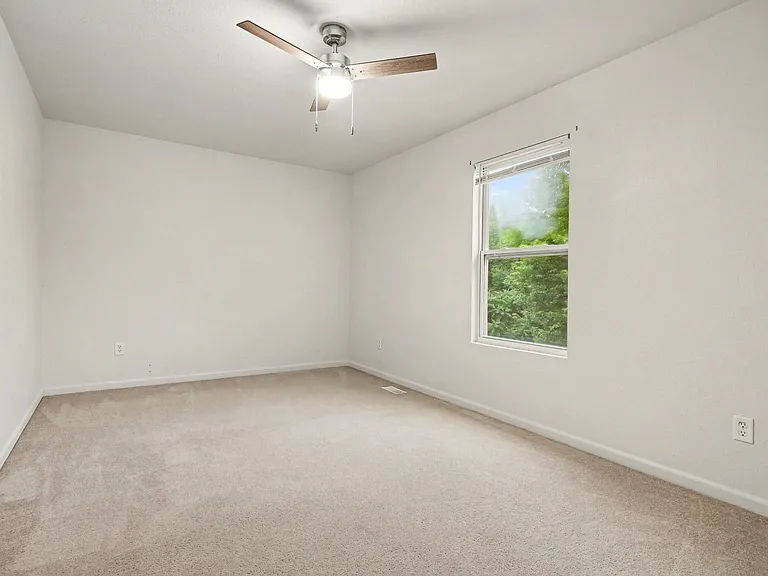 352 Laurel Wood St — Photo 9
