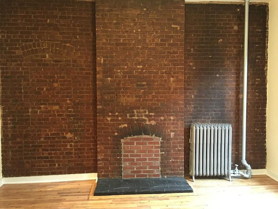 2nd image of 210 E 21st St APT 6C