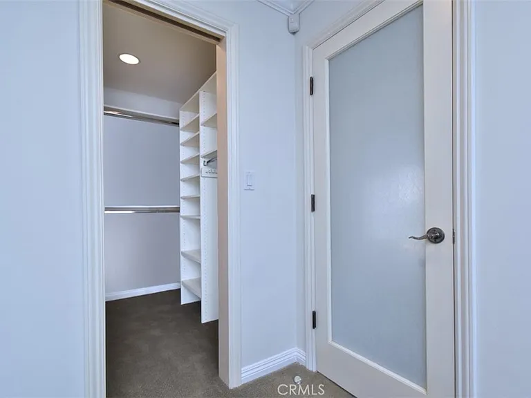 15344 Greenleaf St — Photo 20