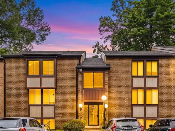 9715 Kings Crown Ct APT 201, Fairfax, VA 22031