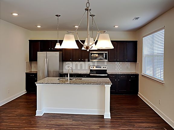 4th image of 3008 Esquire Dr