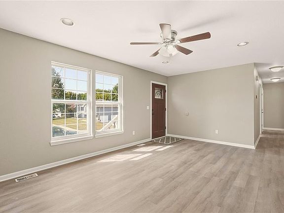 5th image of 2208 SE 6th St