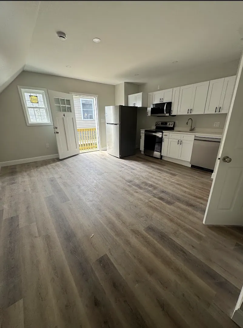 44 Central St — Photo 4