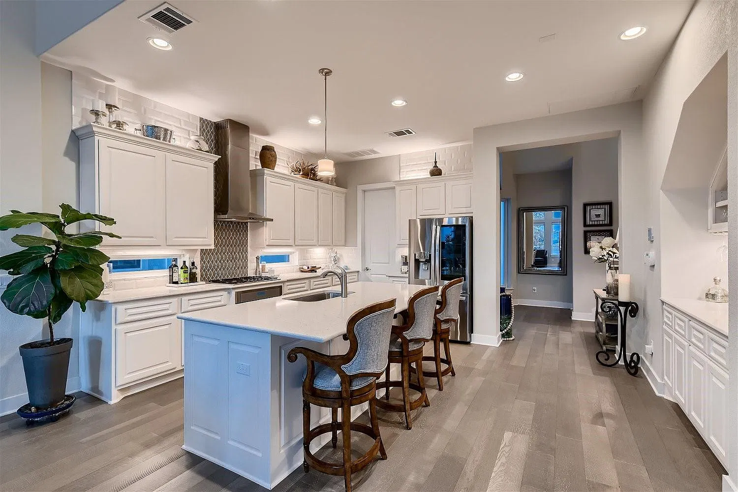 4 bed, 3.5 bath, 2596 sqft, $4,200 — Photo 1