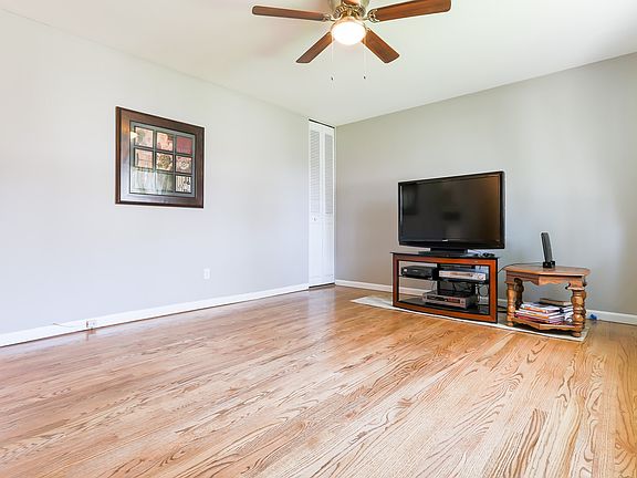 4th image of 5227 Ville Cecelia Ln