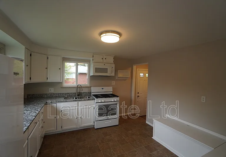 2258 W Maplewood Ave — Photo 6
