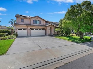 6635 Golden Oak Ln, Fontana, CA 92336