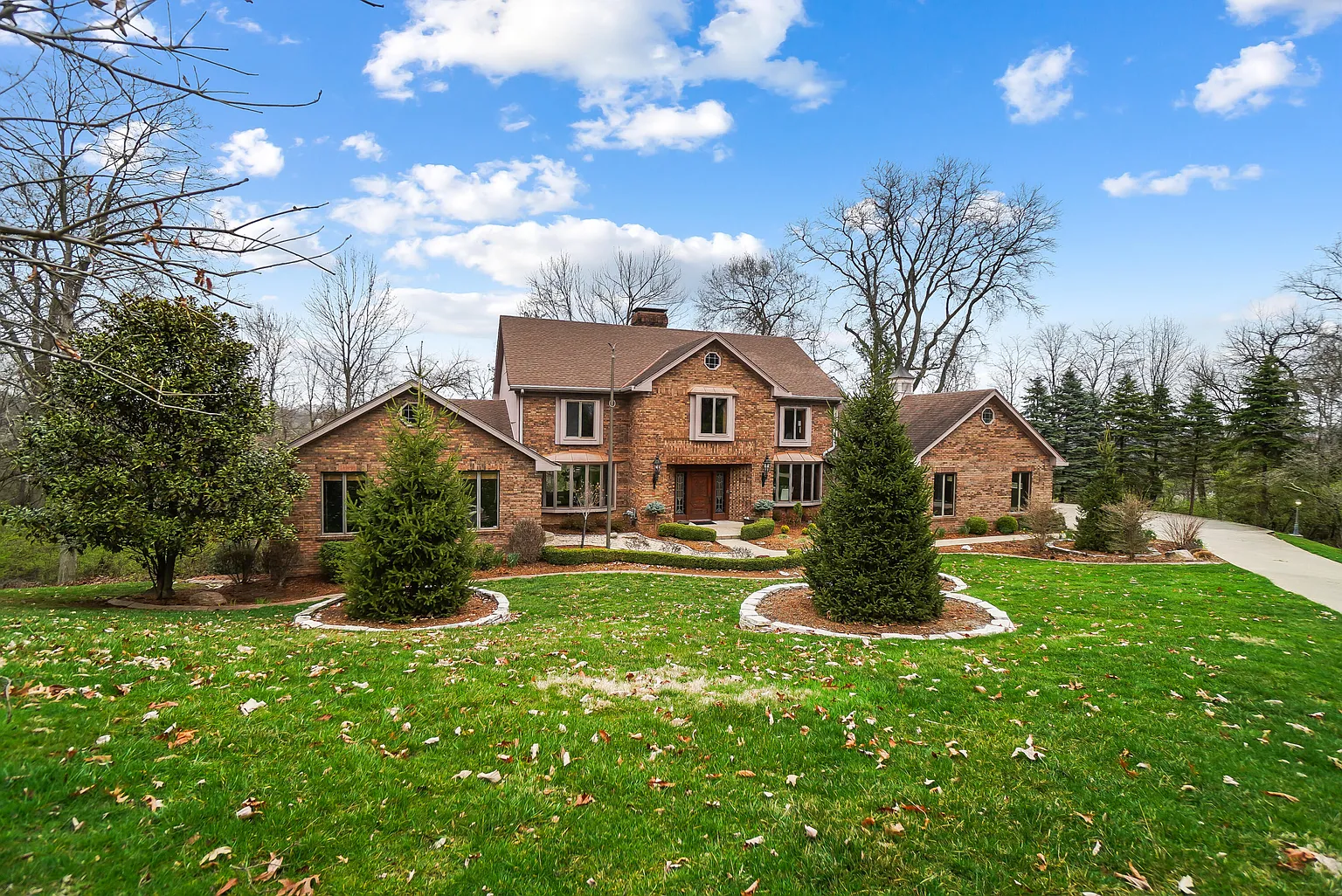 16 Linden Hill Dr photo 1