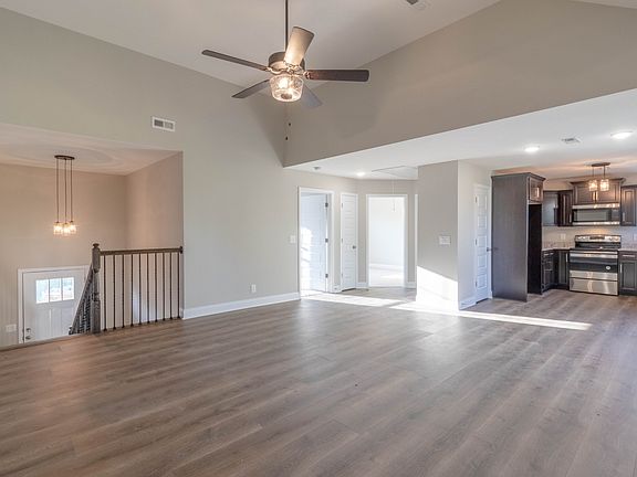 5th image of 105 Cottonwood Ct