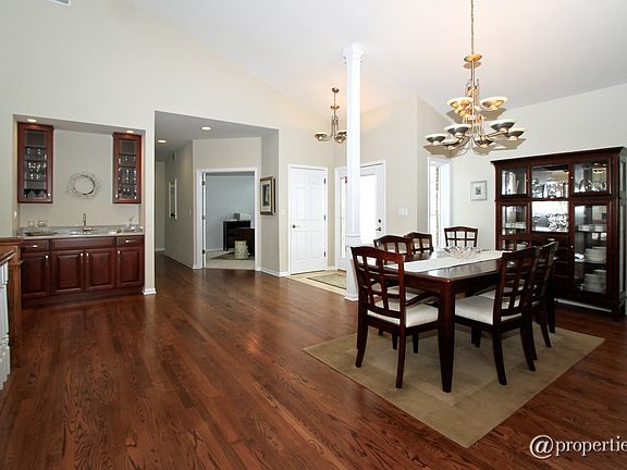 Foyer/Dining Room