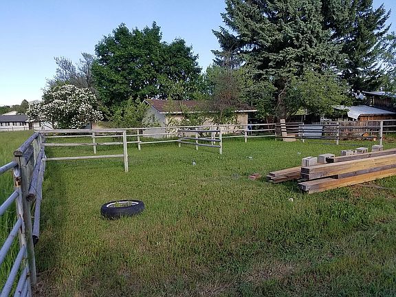 5th image of 2009 37th Ave