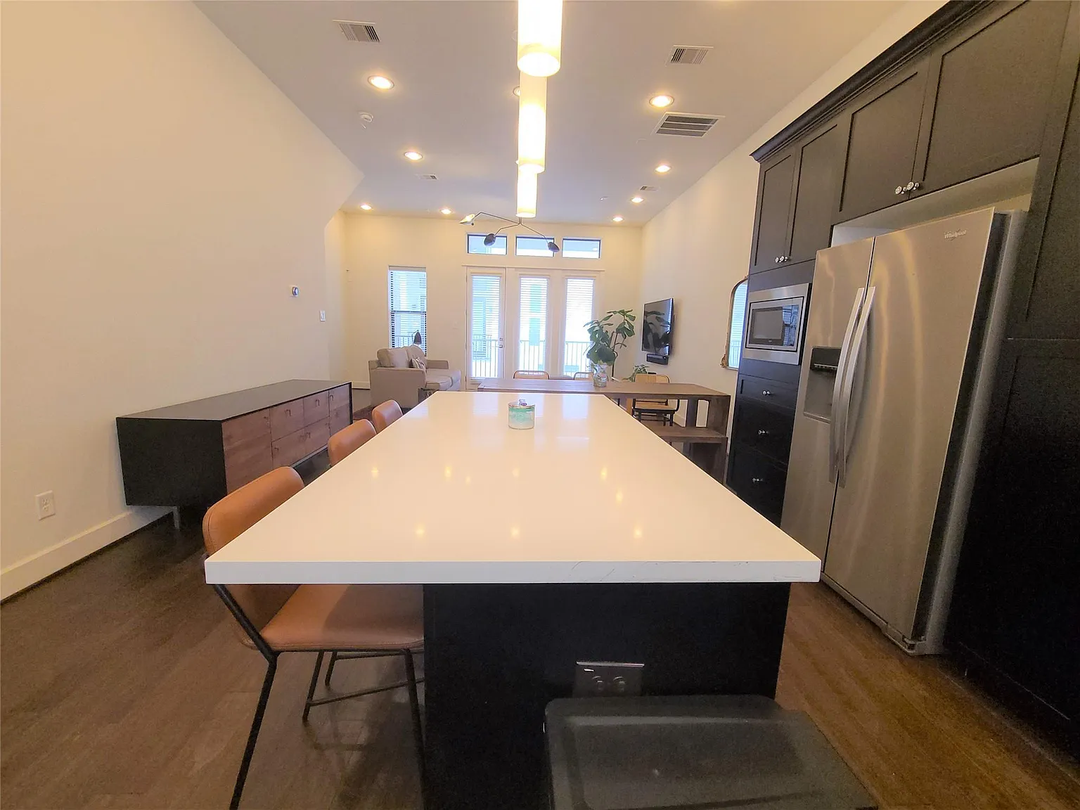 3 bed, 3.5 bath, 1889 sqft, $2,700 — Photo 3