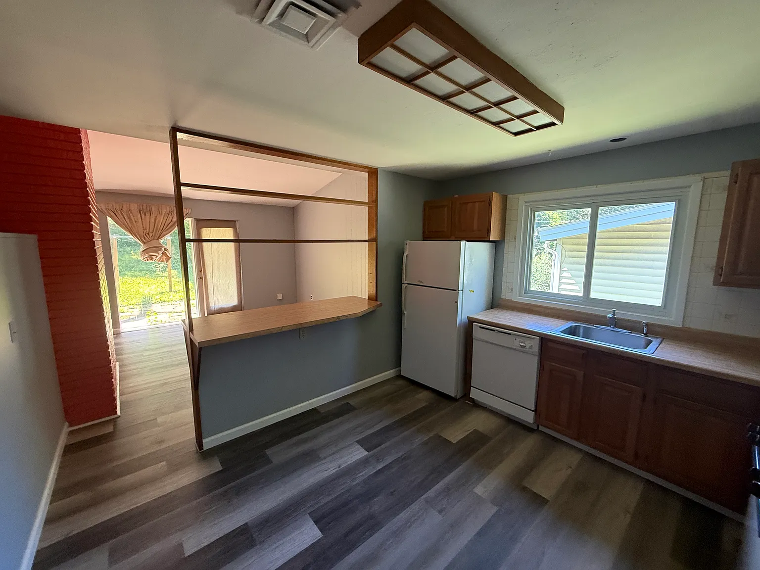 5 bed, 1650 sqft, $2,400 — Photo 4