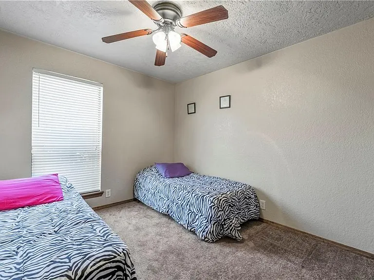 505 Crestview — Photo 18
