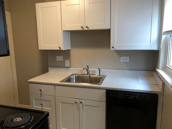 3rd image of 710 S Leonard St