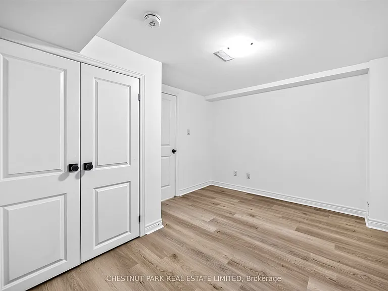 2823 Saint Clair Ave E #LOWER — Photo 16