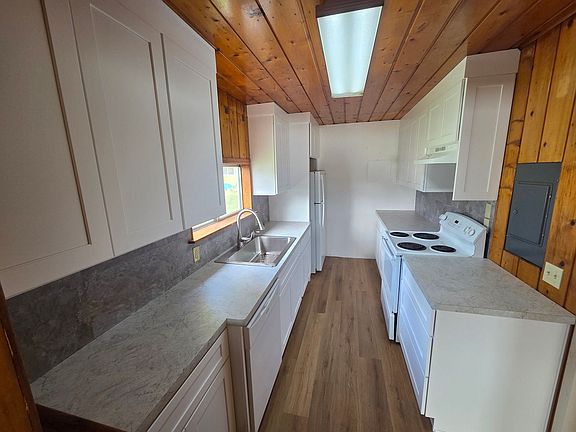 4th image of 252 Bayview Blvd