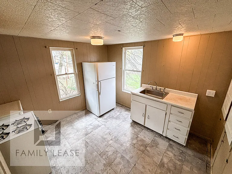751R Grove Ave — Photo 4