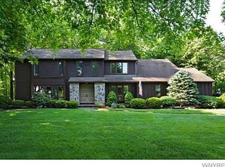 12 Cambridge Ct, Orchard Park, NY 14127
