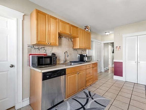 4th image of 31 Weston St Unit 2