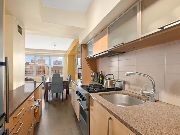 251 East 32nd Street image 4 of 6