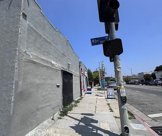 2nd image of 9223 S San Pedro St