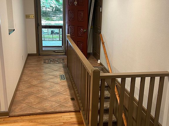 5th image of 650 Woodside Rd