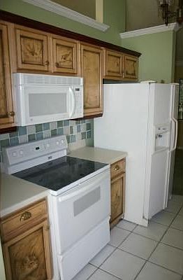 2nd image of 630 Leslie Ln