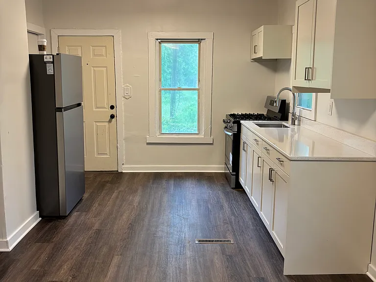 3619 W 10th Ave — Photo 3