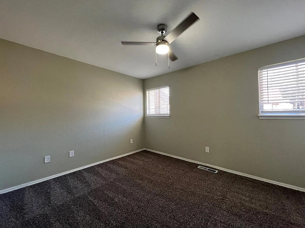 3 bed, 2.0 bath, 1705 sqft, $1,575 — Photo 3