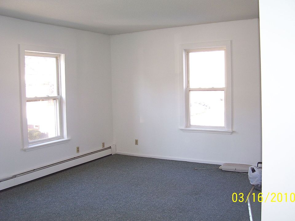 Living Room (unit 3)