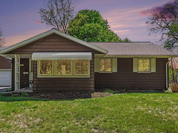 2561 Parkside Dr, Jackson, MI 49203