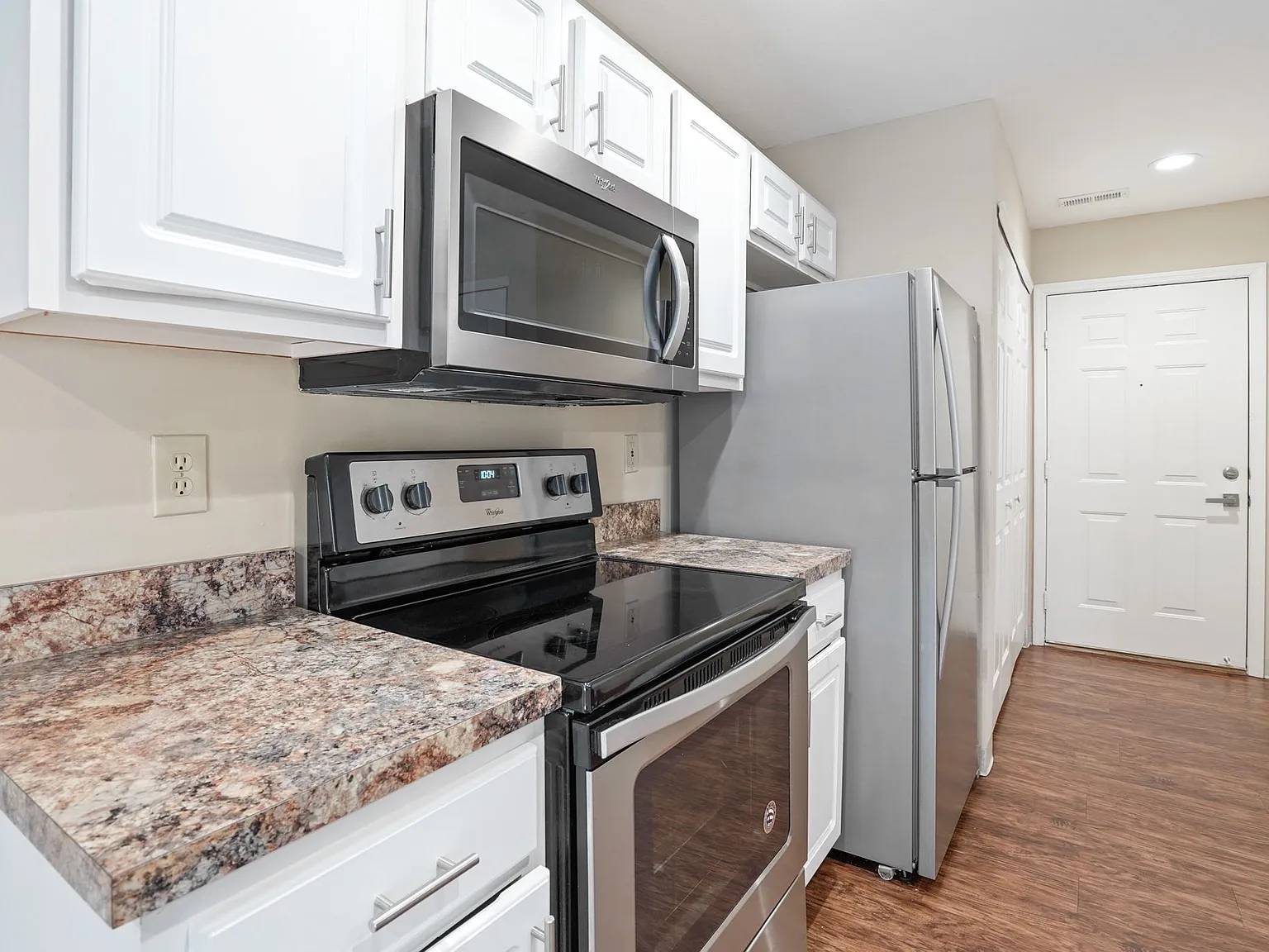 2 bed, 2.5 bath, 1347 sqft, $2,075 — Photo 4
