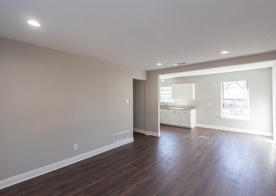 1st image of 729 Grande Dr