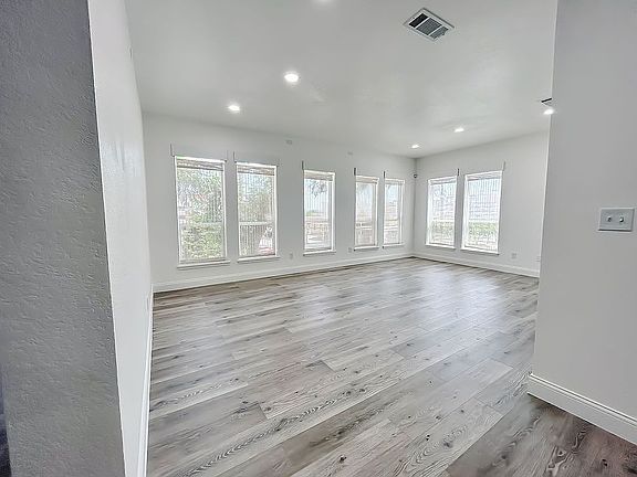 3rd image of 817 W Tucker St #200