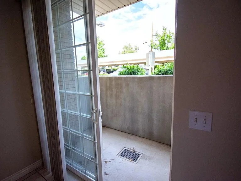 272 W 400 N — Photo 21