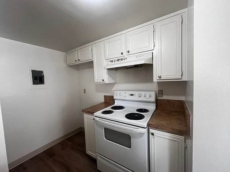 752 W Hemlock St — Photo 4