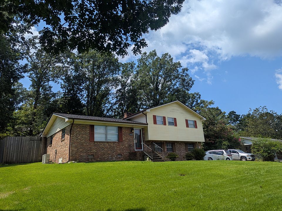 1st image of 1900 Plantation Dr SE