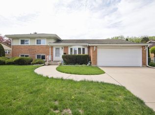 920 Leahy Cir, Des Plaines, IL
