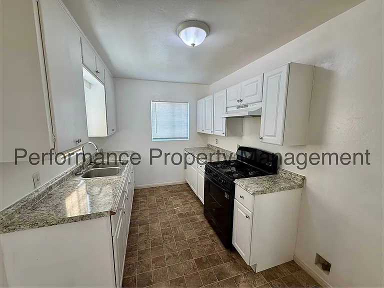 Woodrow Ave 720 — Photo 3