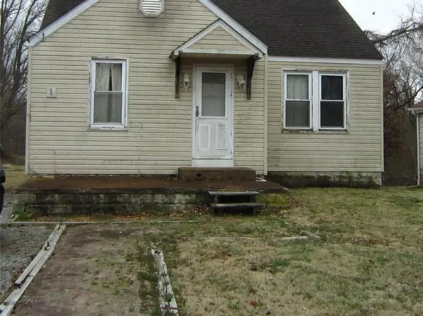 9964 South Rd, Fairview Heights, IL 62208