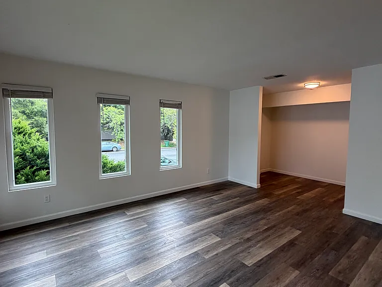 1717 Mission Blvd — Photo 5