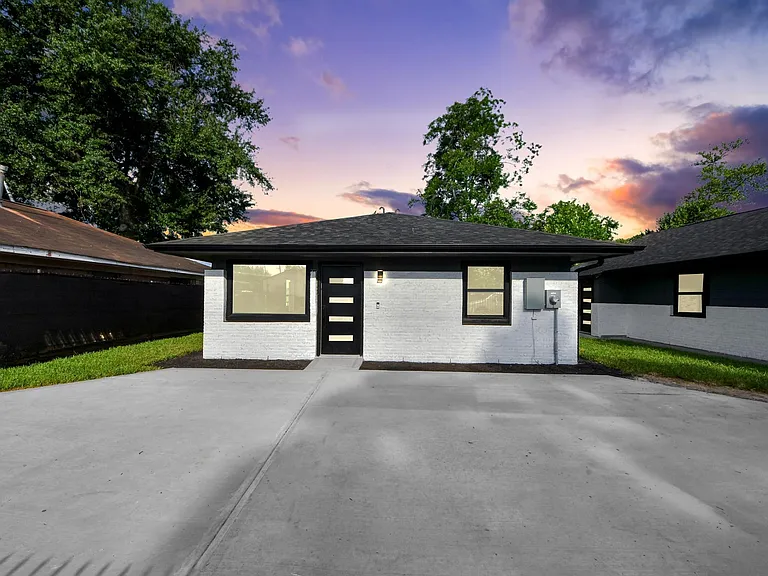 6201 Batterson St — Photo 1