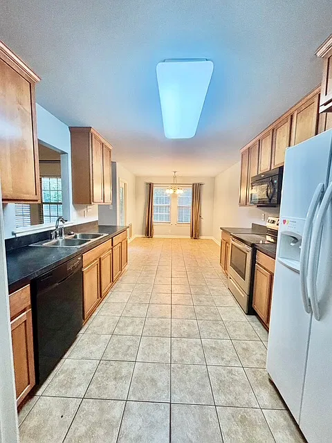 3 bed, 1487 sqft, $1,550 — Photo 3