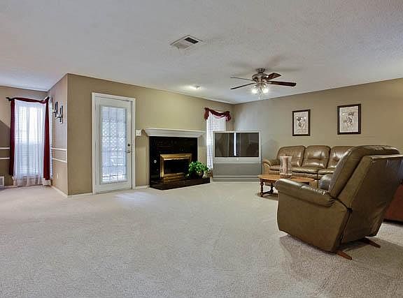 4th image of 1815 Frosted Hill Dr