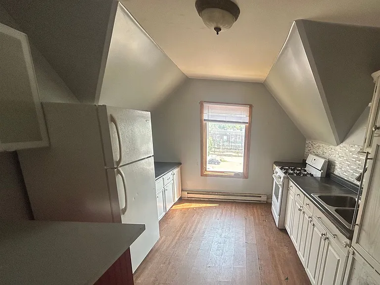 505-507 N Farrington Street — Photo 12
