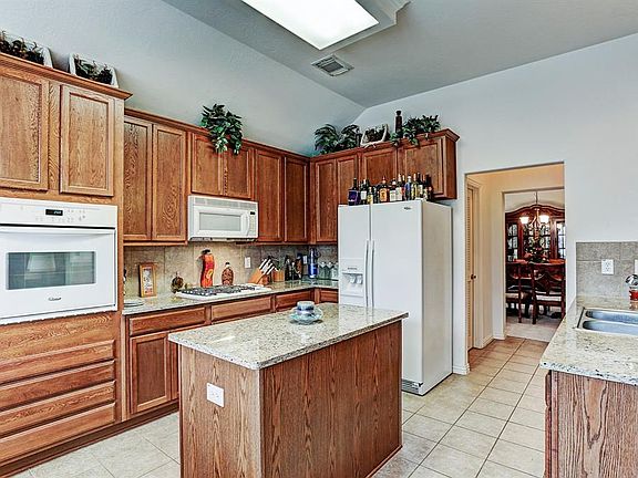 5th image of 2637 Augusta Dr