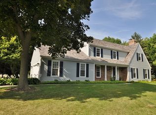 9742 N Lamplighter Ln, Mequon, WI 53092