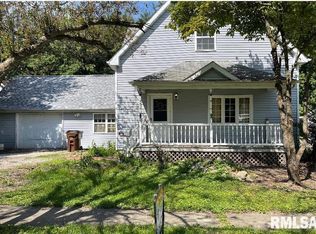 209 N McKinley St, Girard, IL 62640